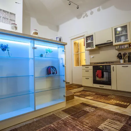 Luxury Air-conditioned In Old Town Ubytovanie v rodine *